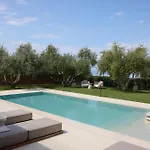 Valerozo - Exclusive Beachside Experience Amoudi