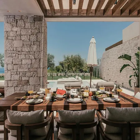 Valerozo - Exclusive Beachside Experience فيلة