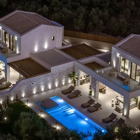 فيلة Valerozo - Exclusive Beachside Experience *