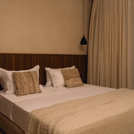 Valerozo - Exclusive Beachside Experience أمودي