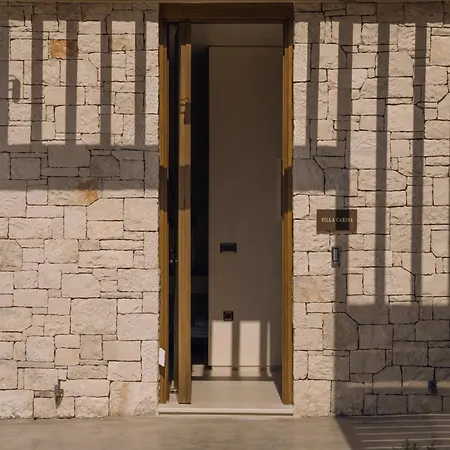 וילה Valerozo - Exclusive Beachside Experience אמודי