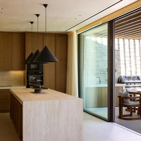 Villa Valerozo - Exclusive Beachside Experience *