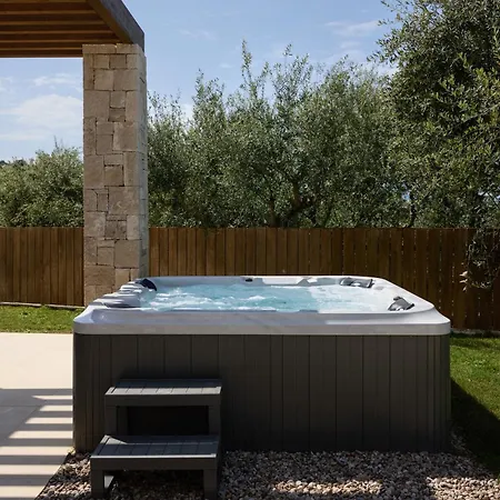 Villa Valerozo - Exclusive Beachside Experience