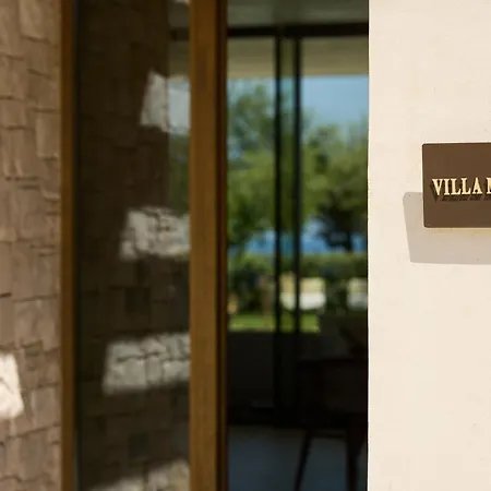 Villa Valerozo - Exclusive Beachside Experience Amoudi
