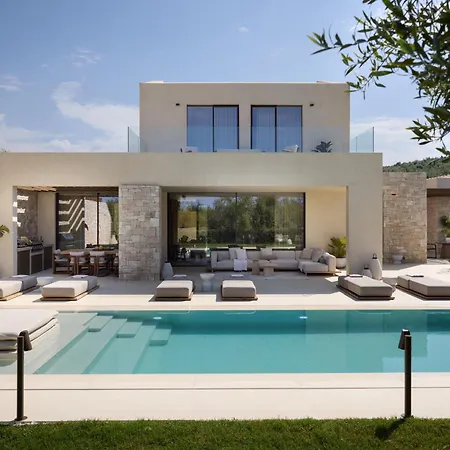 Villa Valerozo - Exclusive Beachside Experience Amoudi
