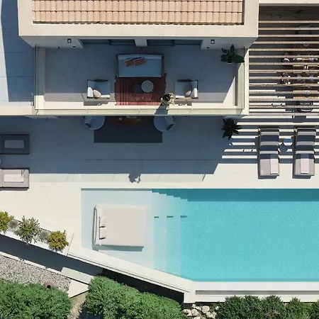Villa Valerozo - Exclusive Beachside Experience *