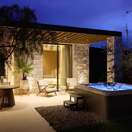 Villa Valerozo - Exclusive Beachside Experience *